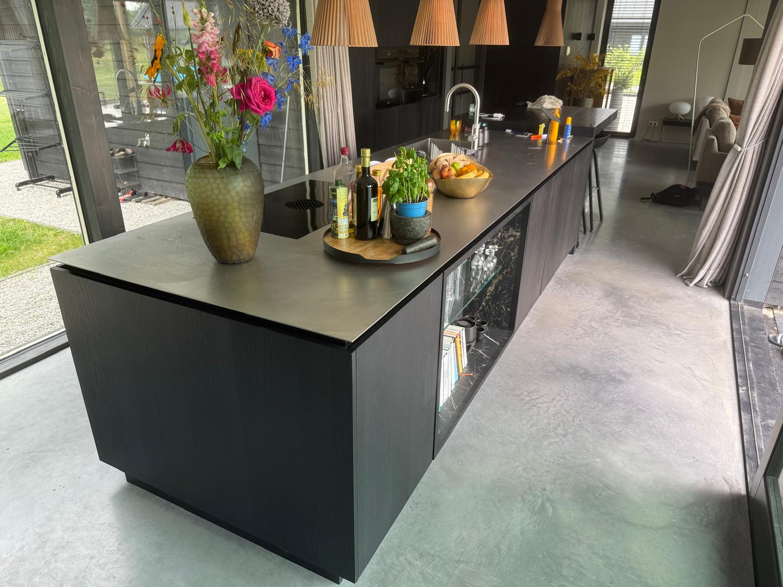 zwart essen keuken eiland op maat gemaakt interieur meubel interieurbouw de amsterdamse meubelmaker